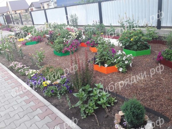 Клумба "Сота" 500 в Череповце Клумба "Сота" 500 в Череповце